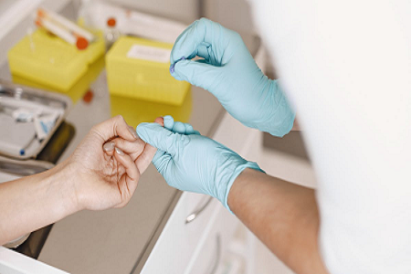 Steriili BABIO-puikkopuikko tukee tarkkaa näytteenottoa nykyaikaiseen diagnostiikkaan